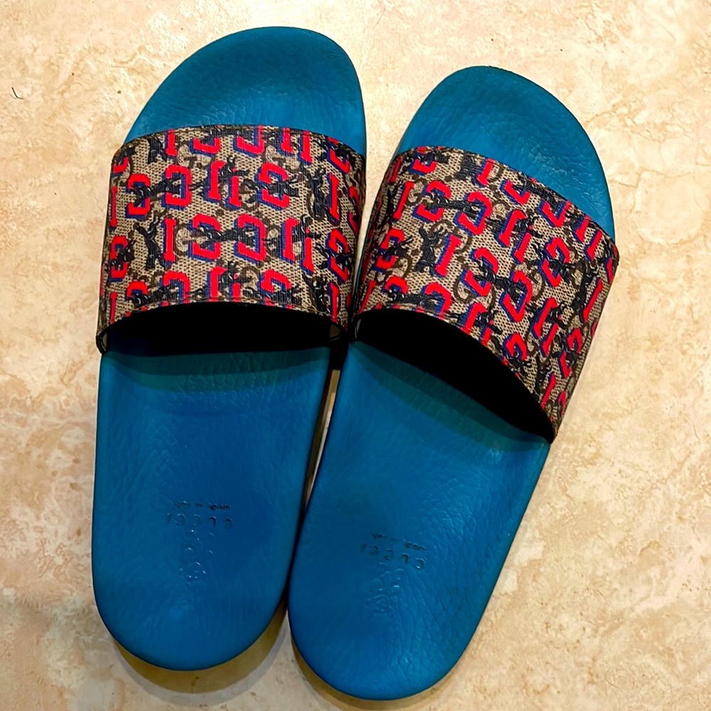 Boys size 5 Authentic Gucci Slides